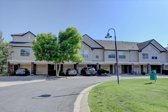 Beautiful 2bed/2bath/1car garage in Louisv... - Beautiful 2bed/2bath/1car garage in Louisv... Townhome