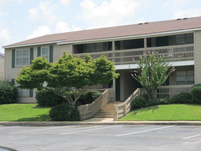 Hunters Pointe - Hunters Pointe Apartments