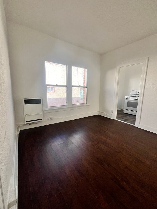 Photo - The Devon Apartments - Spacious with Beaut...