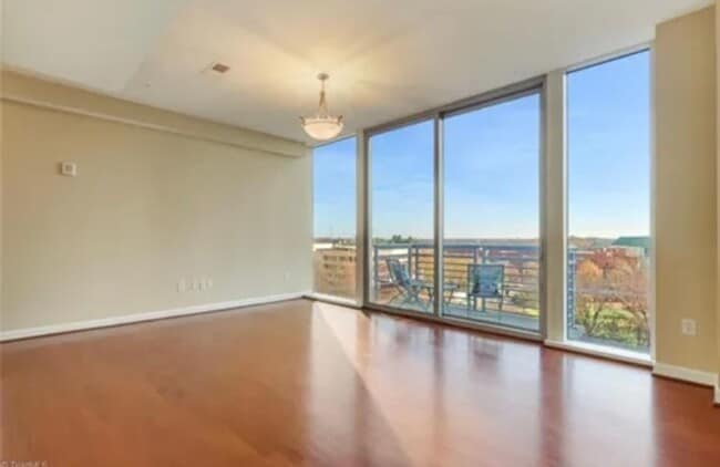 Photo - 201 N Elm St