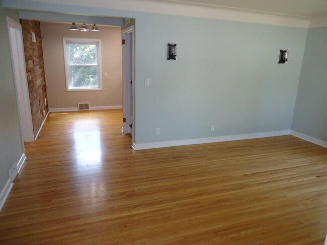 Photo - 3011 Quebec Ave S