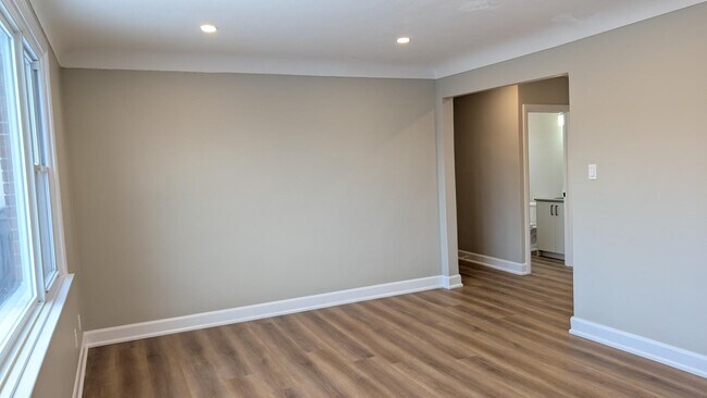 Photo - 246 Ste-Anne Av Unit One