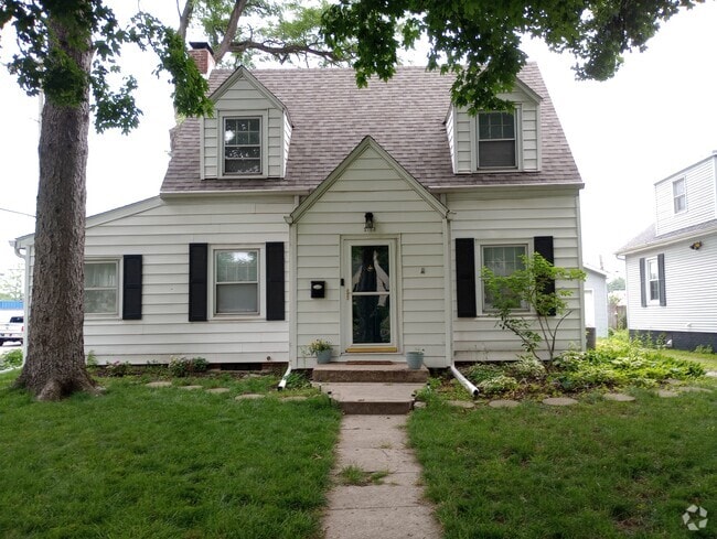 Building Photo - 2153 S State St Rental