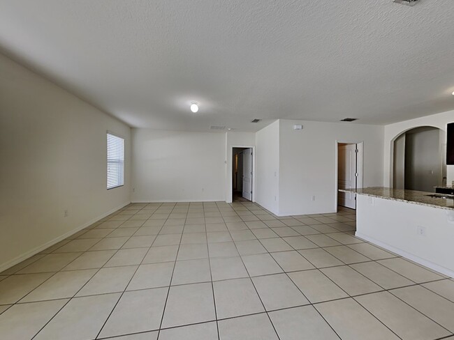 Photo - 320 Aberdeen Dr