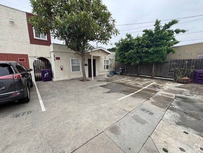 Building Photo - 3 Bedroom 1.5 Bath Back house