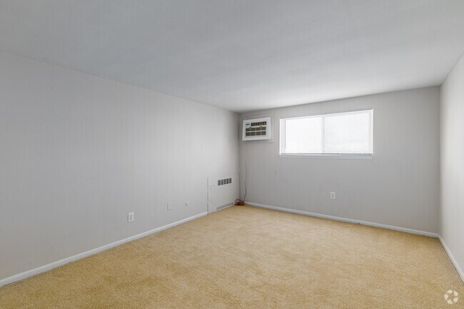 1 BR, 1 BA - 600SF - Living Room