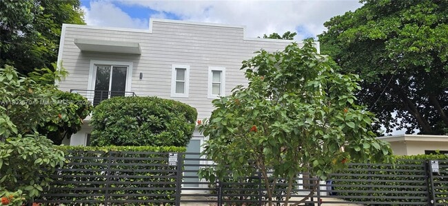 Building Photo - 3823 Thomas Ave
