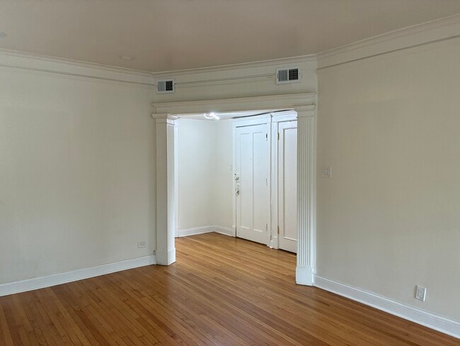 Photo - 6142 S Rhodes Ave