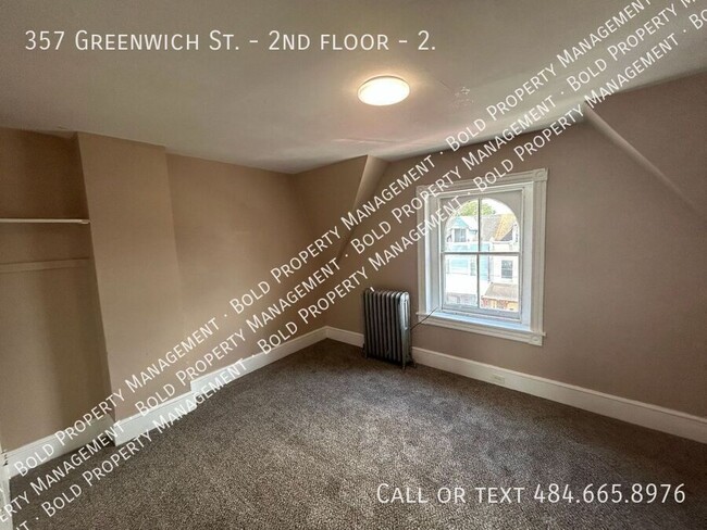 Building Photo - 357 W Greenwich St Unit 2.