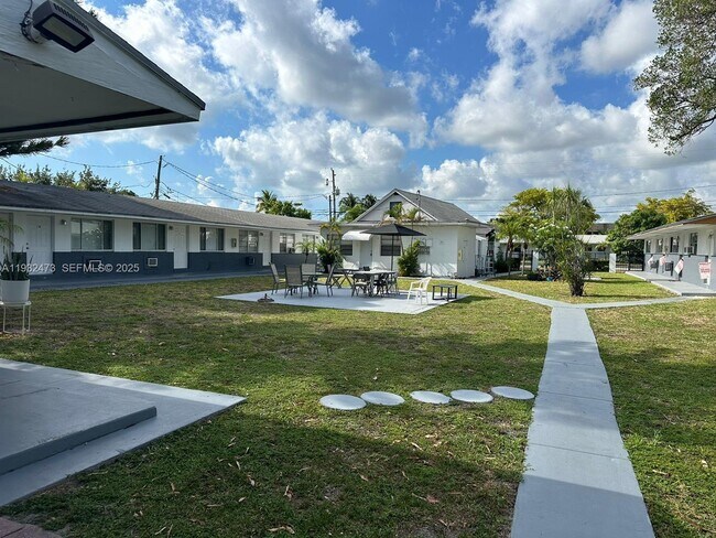 Photo - 325 NE 2nd St Unit 4