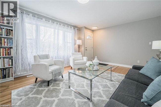 Photo - 426 Highland Rd E