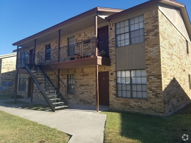 Building Photo - 1305 Brown Dr Unit A Rental