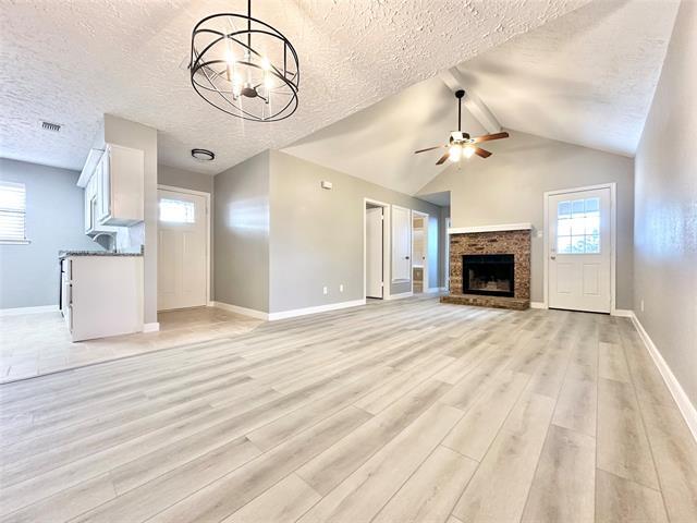 Photo - 1002 Bull Run St