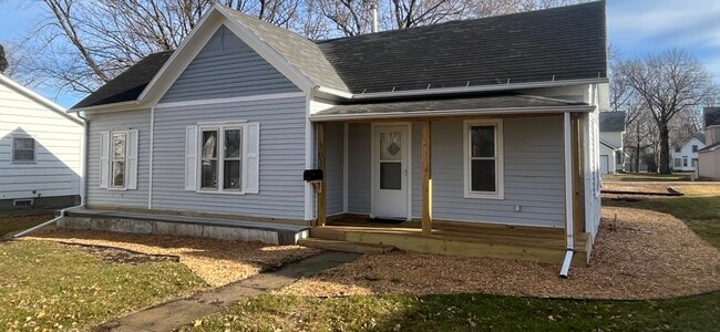 Building Photo - 303 N Ash St