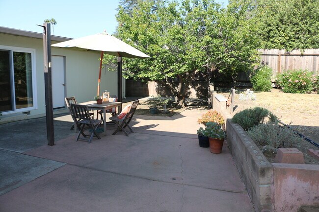 Photo - 2000 sq feet 5 bed 3 bath home close to Poly!!