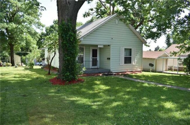 Photo - 1115 W Pacific Ave