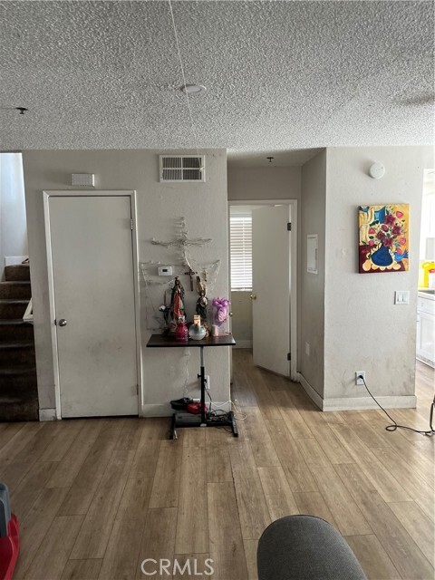 Building Photo - 520 E Walnut St Rental