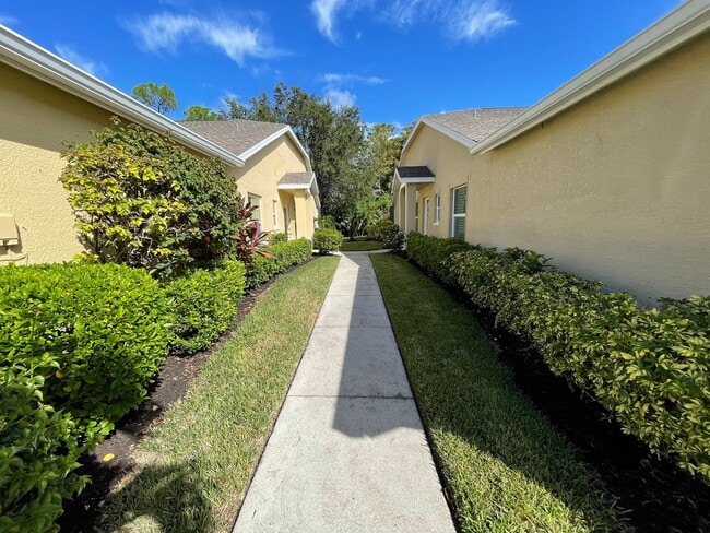 Photo - 5708 Greenwood Cir Unidad Annual