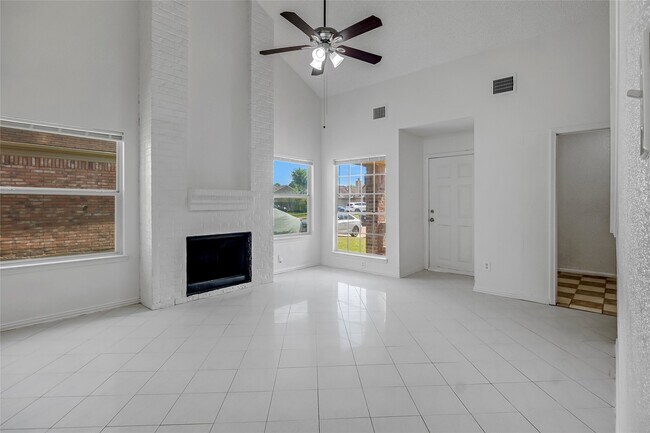 Photo - 13718 Vira Ln Casa