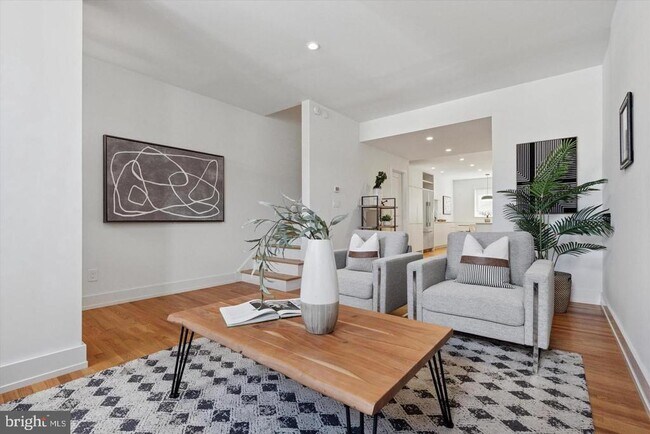 Photo - 1740 Catharine St