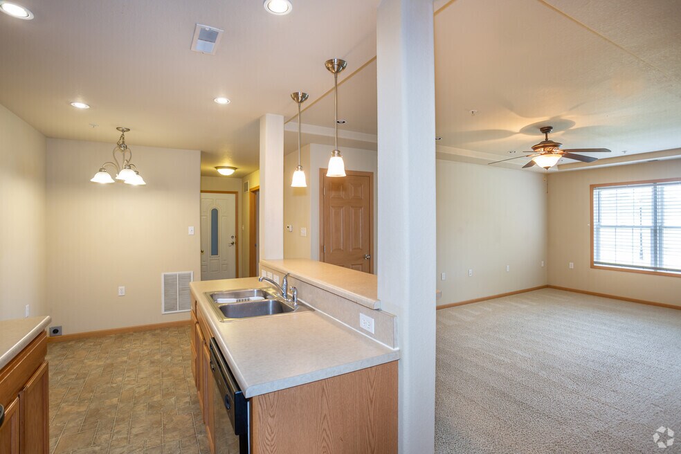 2BR, 2BA - 900 SF