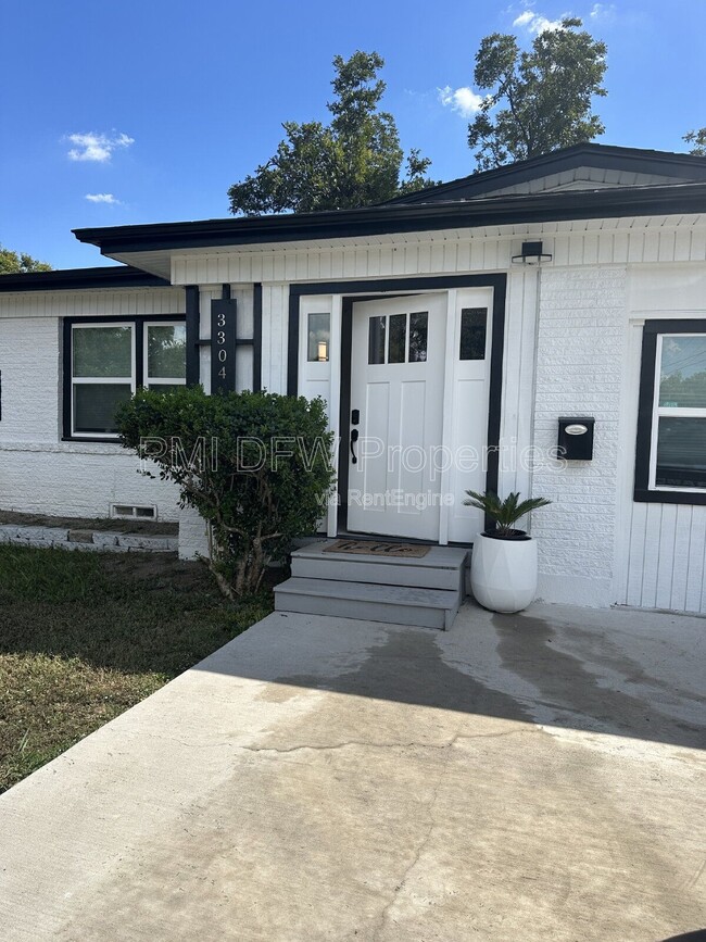 Building Photo - 3304 Mayhew Dr