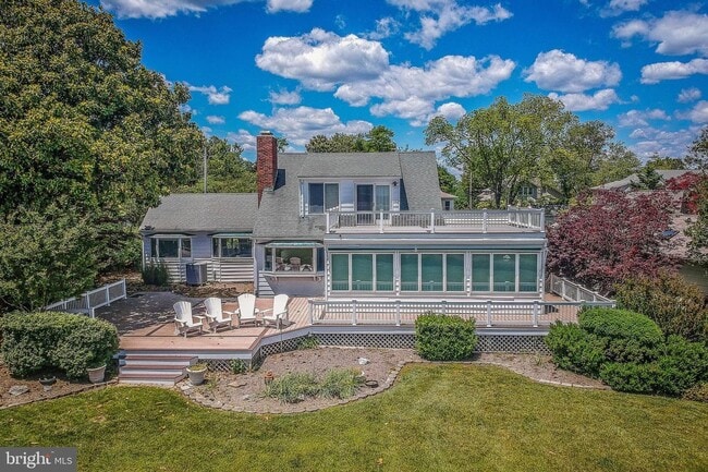 Building Photo - Home in Bay Ridge with beautiful views of the Chesapeake Bay!