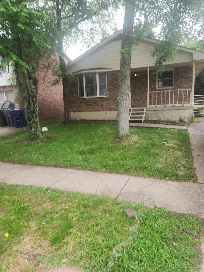 Photo - 1000 Tatesbrook Dr House