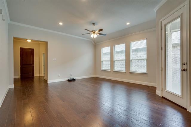 Photo - 605 Boardwalk Way