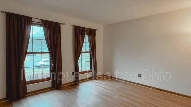 Photo - 370 Glenside Ln