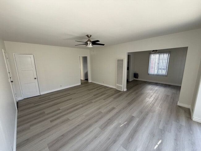 Photo - Beautiful 2 Bedroom Belmont Shore Apartment for Rent - Garage Parking Included! Unidad #A