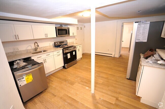 Building Photo - 83 Waverly St Unit B Rental
