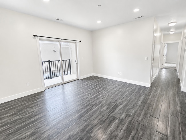 Building Photo - Spacious 3-Bedroom Condo with Garage in Saratoga Springs