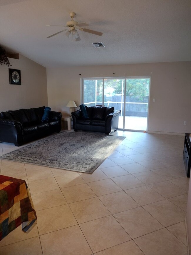 Photo - 3 Bedroom 2 Bath House 2 car garage with Large screened in porch! Tenant occupied till March 31st