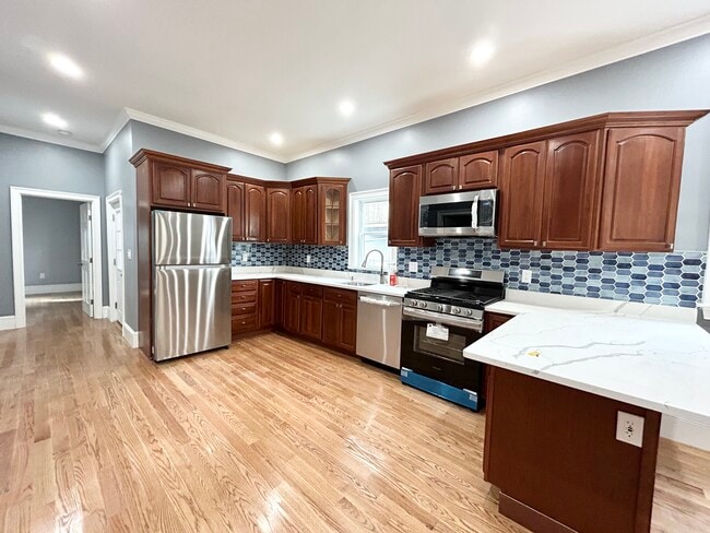 Building Photo - 3 Grafton St Unit 2