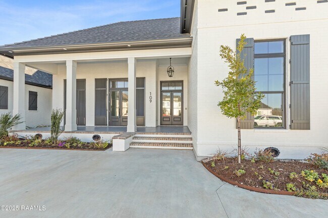 Photo - 109 Trailing Oaks Dr