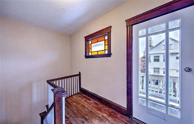 Photo - 80 Ontario St