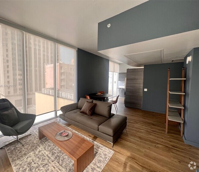 Building Photo - 151 SE 1st St Unit 810 Rental