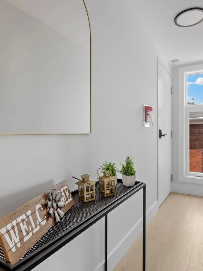 Photo - 263 Currell Av