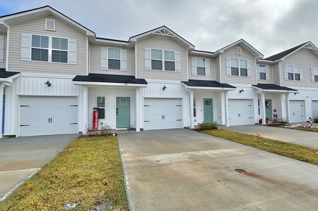 Photo - AVAILABLE JANUARY (Pet Friendly)