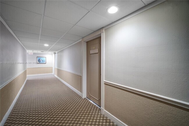 Photo - 77 Crandon Blvd Unit 10C