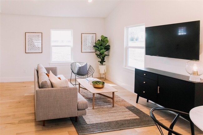 Photo - 509 S Clark St