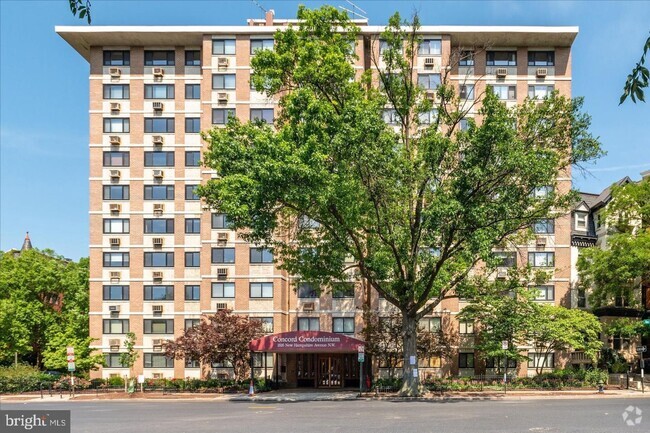Building Photo - Incredible Location in Dupont Circle- Upda... Rental