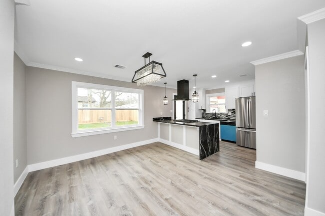 Photo - 10114 Fairfax St