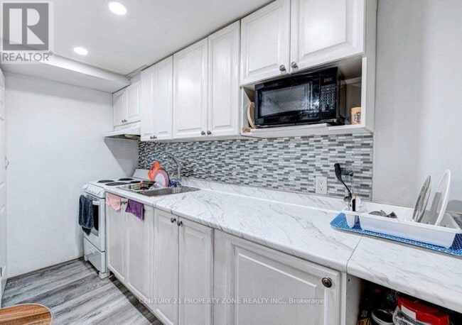 Photo - 6 Roehampton Crescent