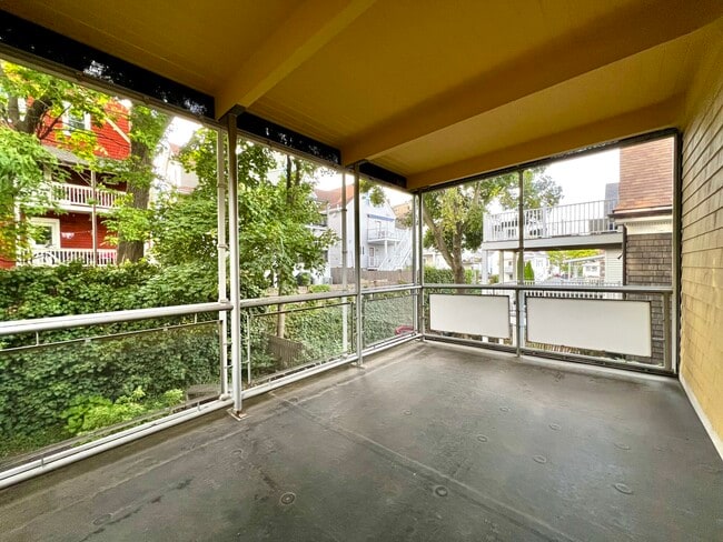 Building Photo - 10 Packard Ave Unit 10 Parckard Ave 2