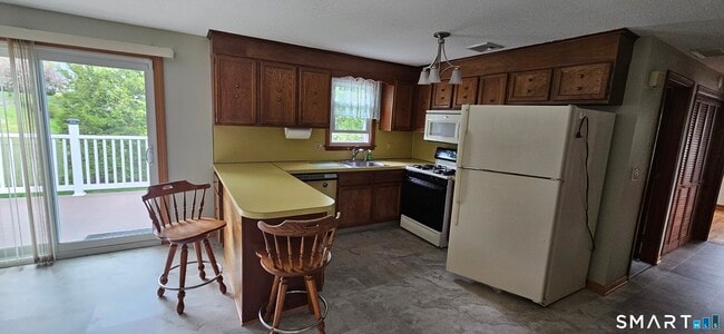 14 Cadwell Ct Unit 2 floor