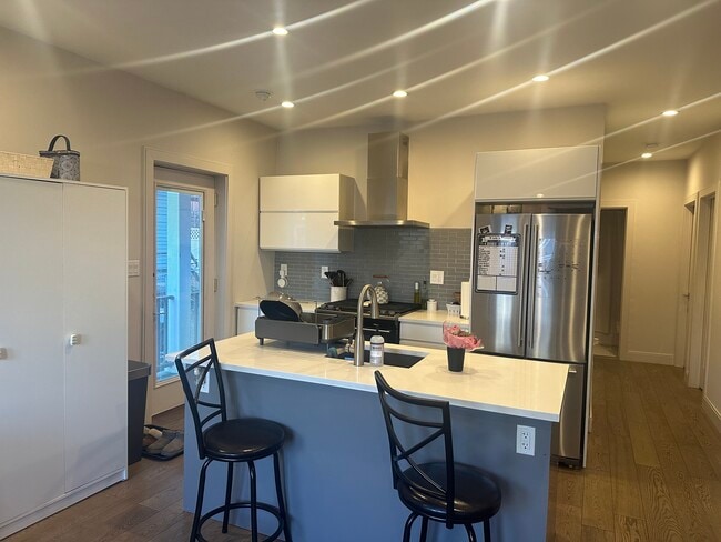 Building Photo - 48 Tuttle St Unit 1