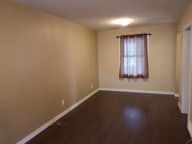 Photo - 474 Harbison Ave W