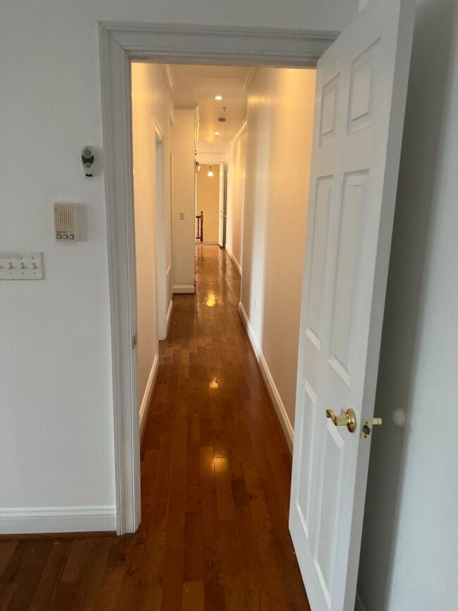 Photo - 2101 Bolton St Unidad 3